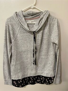 Maurice’s pullover long sleeve gray M